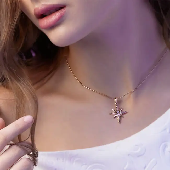 Золотой кулон с фианитами