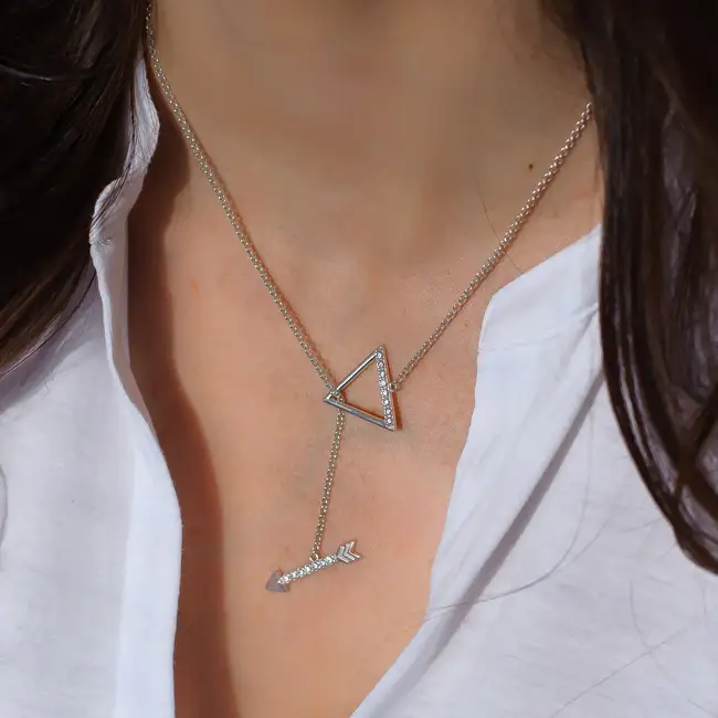 Серебряное колье с фианитами