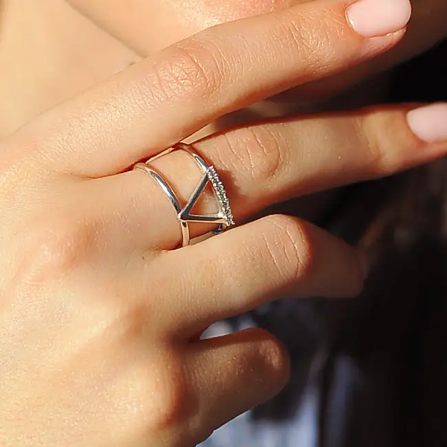 Серебряное кольцо с фианитами