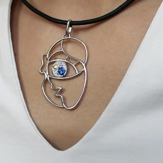 Серебряный кулон с фианитами