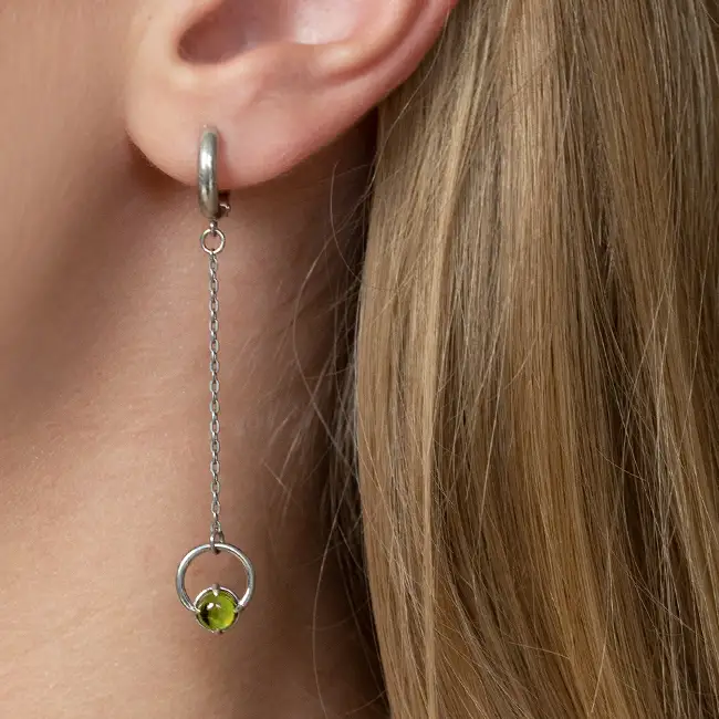 Серебряные серьги с натуральными хризолитами