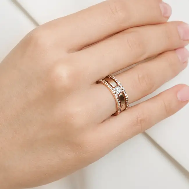 Золотое обручальное кольцо с фианитами