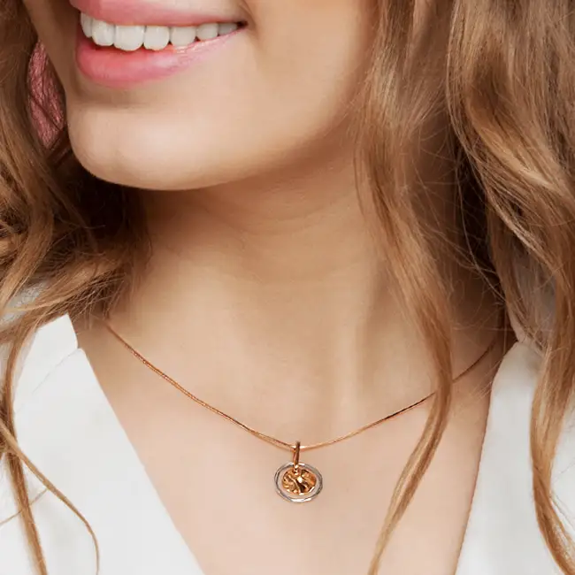 Золотой кулон