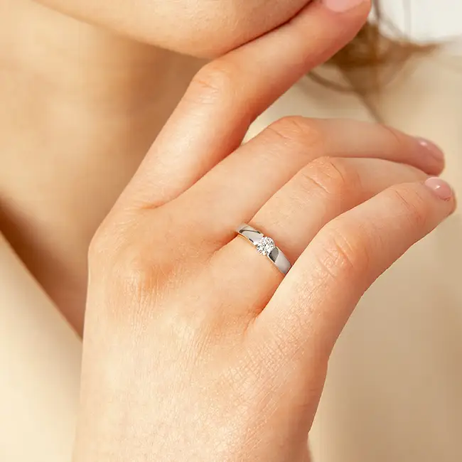 Серебряное кольцо с фианитом