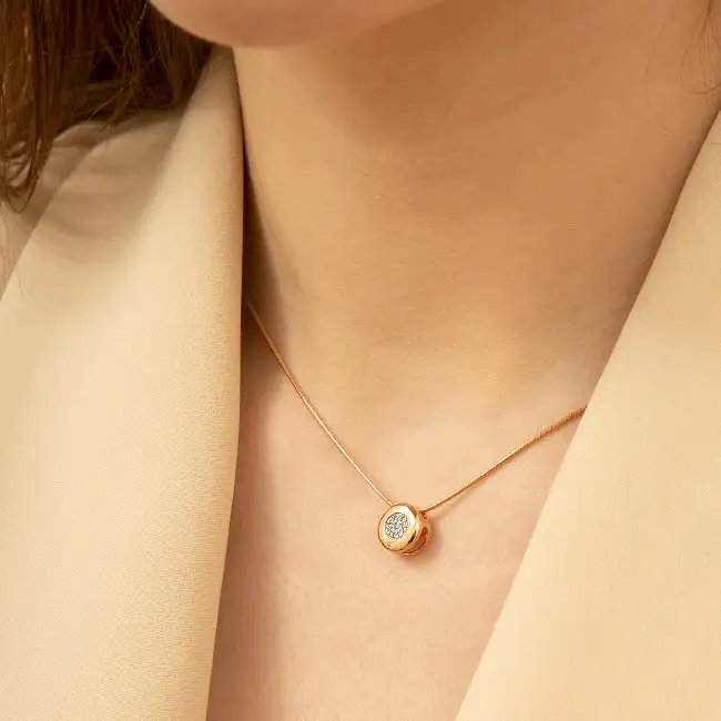 Золотой кулон с бриллиантами