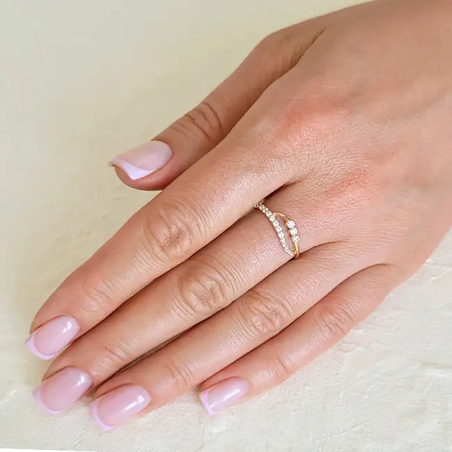 золотое кольцо с фианитами