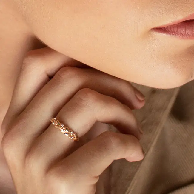 Золотое кольцо с фианитами