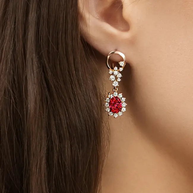 Золотые серьги с гранатом и фианитами