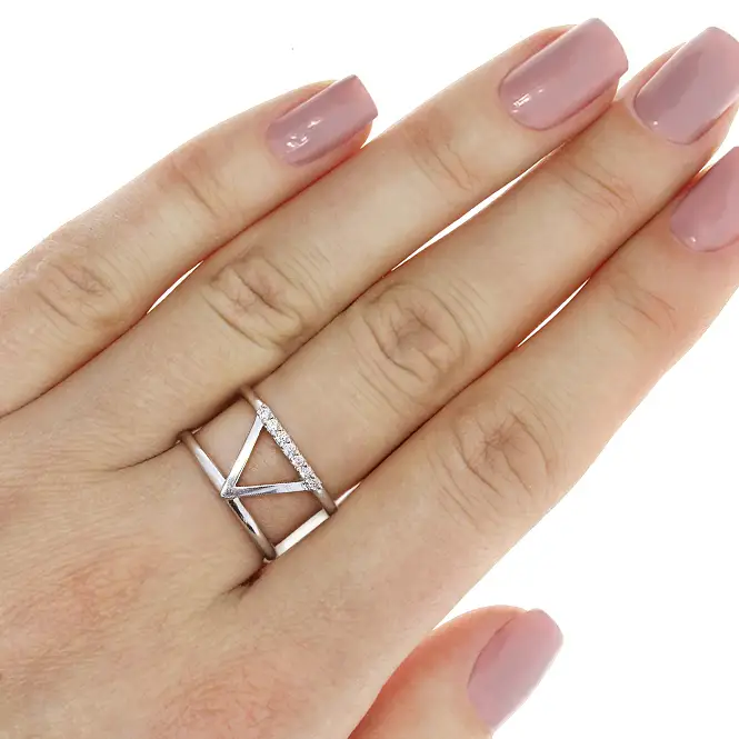 Серебряное кольцо с фианитами