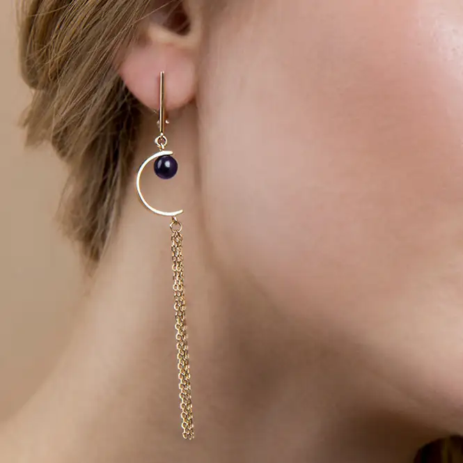 золотые серьги с цепочками и жемчугом