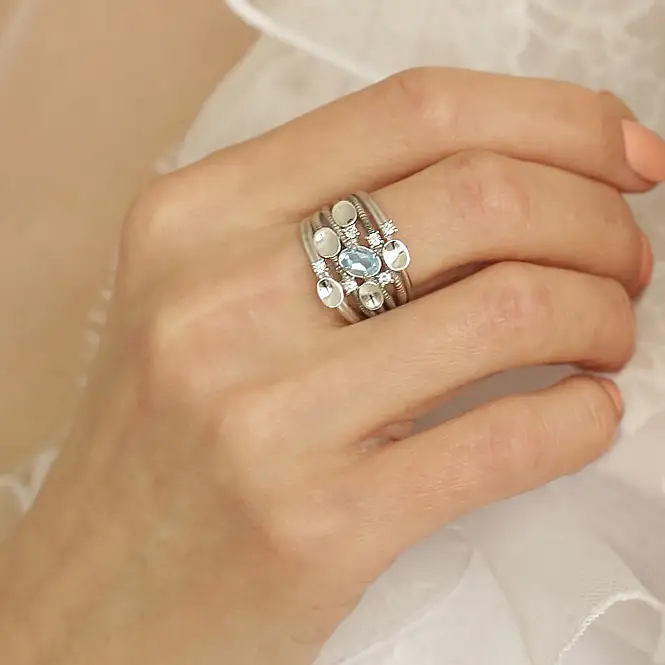 Серебряное кольцо с натуральным топазом