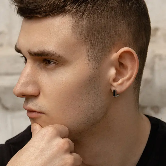 Мужская серебряная серьга