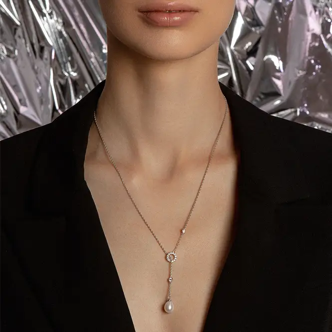 Серебряное колье с фианитами и жемчугом