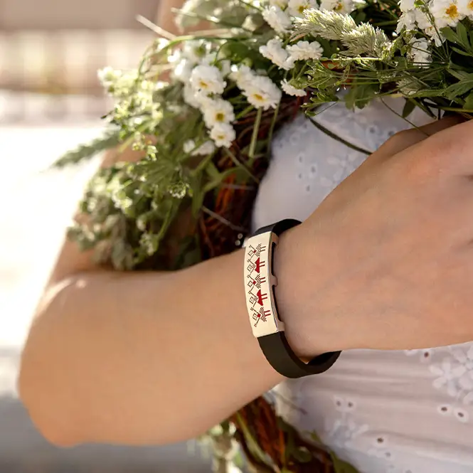 Серебряный браслет с эмaлью "Берегини"