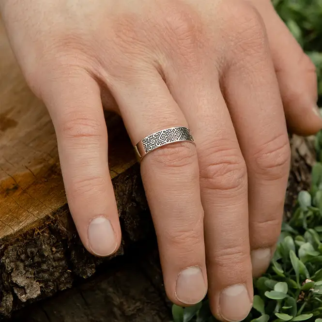 Серебряное кольцо