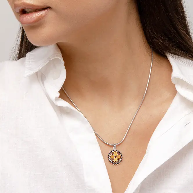 Серебряный кулон с золочением и фианитами