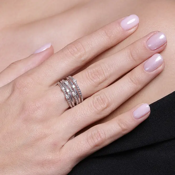 Серебряное кольцо с фианитами