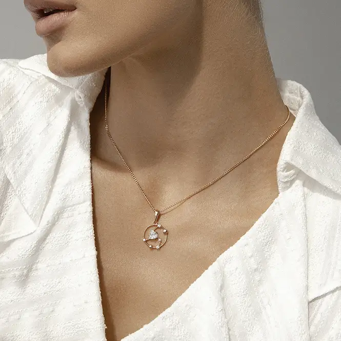 Золотой кулон с фианитами