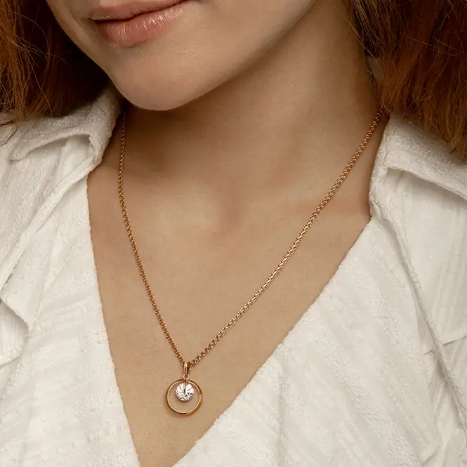 Золотой кулон с фианитом