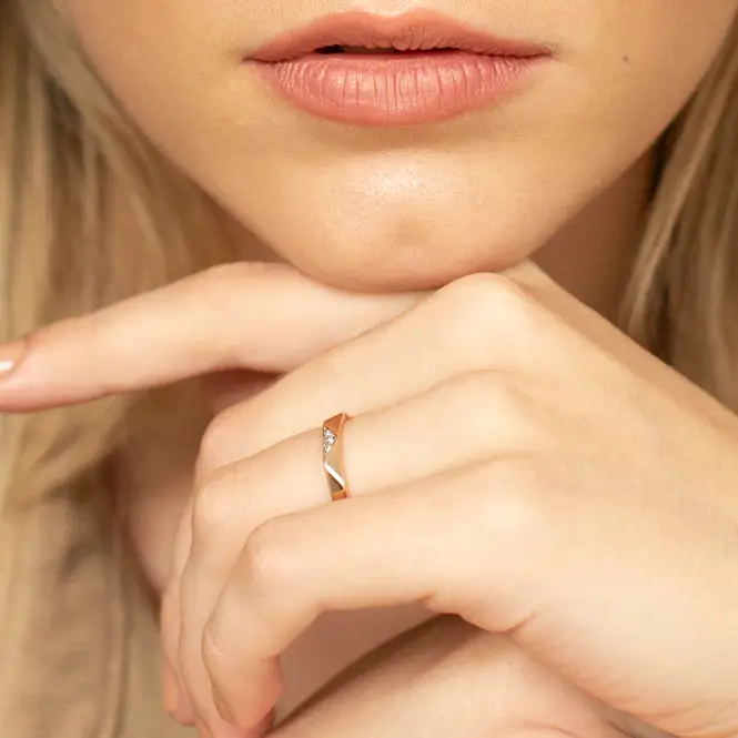 Золотое обручальное кольцо с бриллиантами