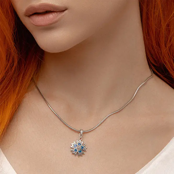 Серебряный кулон с фианитами