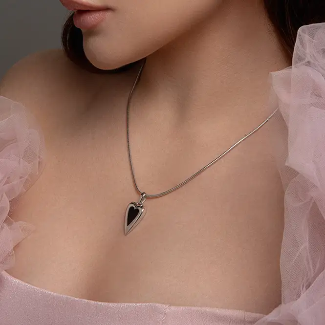 Серебряный кулон с эмалью