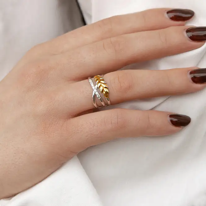 Серебряное кольцо с золочением и фианитами