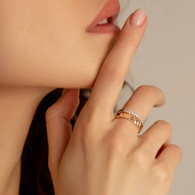 Золотое кольцо с фианитами