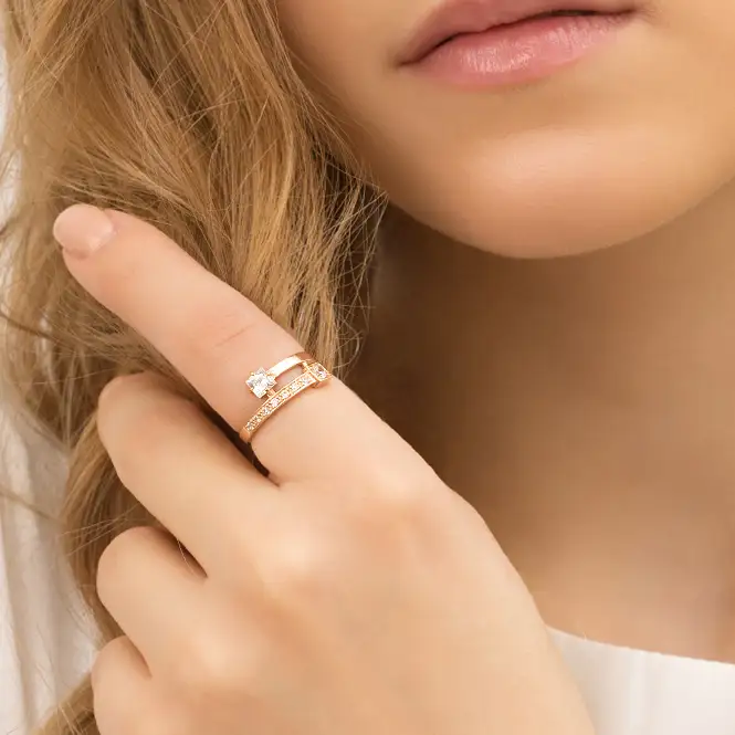 золотое кольцо с фианитами