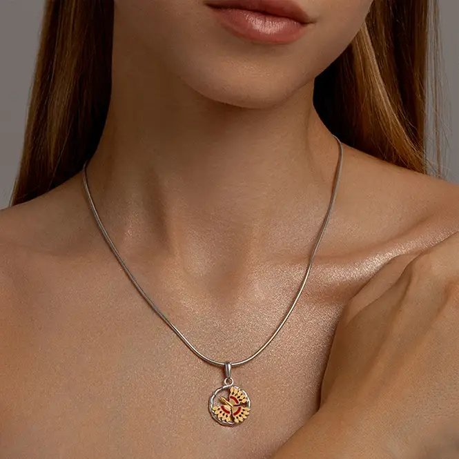 Серебряный кулон с эмалью и золочением 