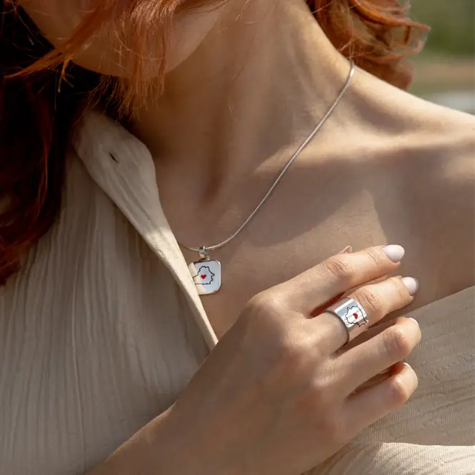 Серебряный кулон с эмалью 