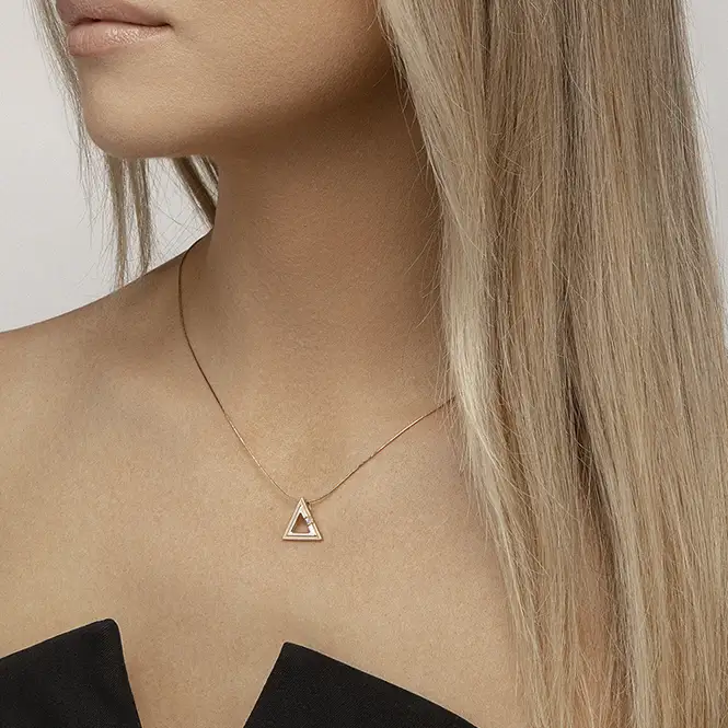 Золотой кулон с фианитом