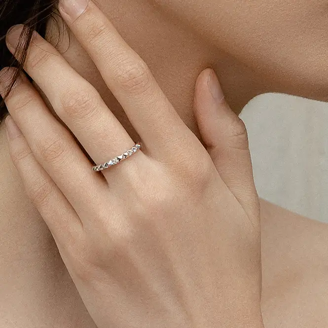 Серебряное кольцо с бриллиантом