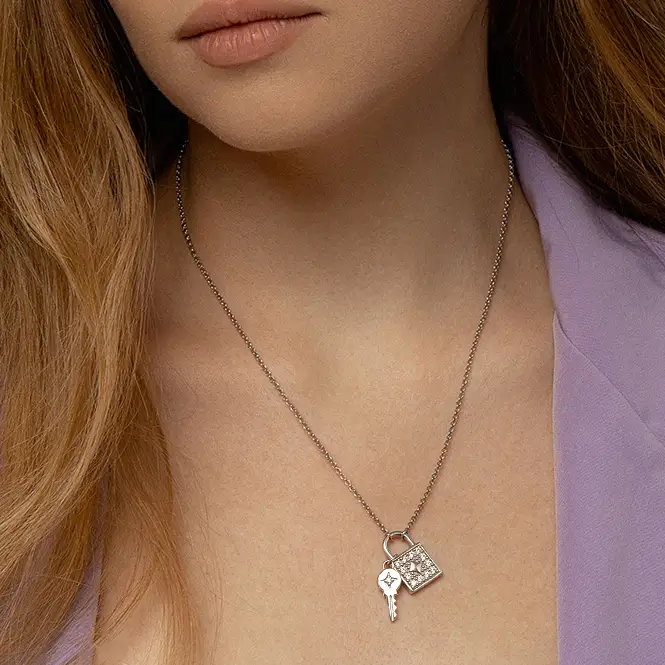 Серебряное колье с фианитами