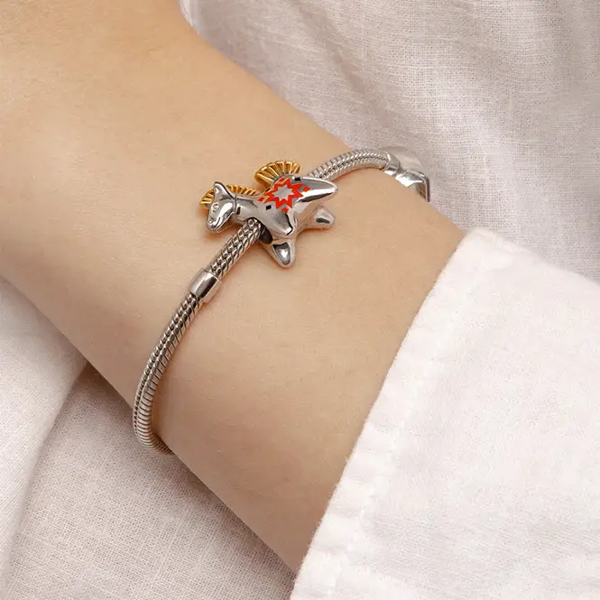 Серебряная подвеска-шарм с эмалью и золочением