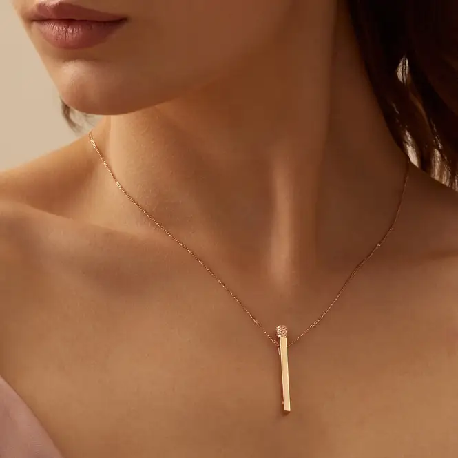 Золотой кулон с фианитами