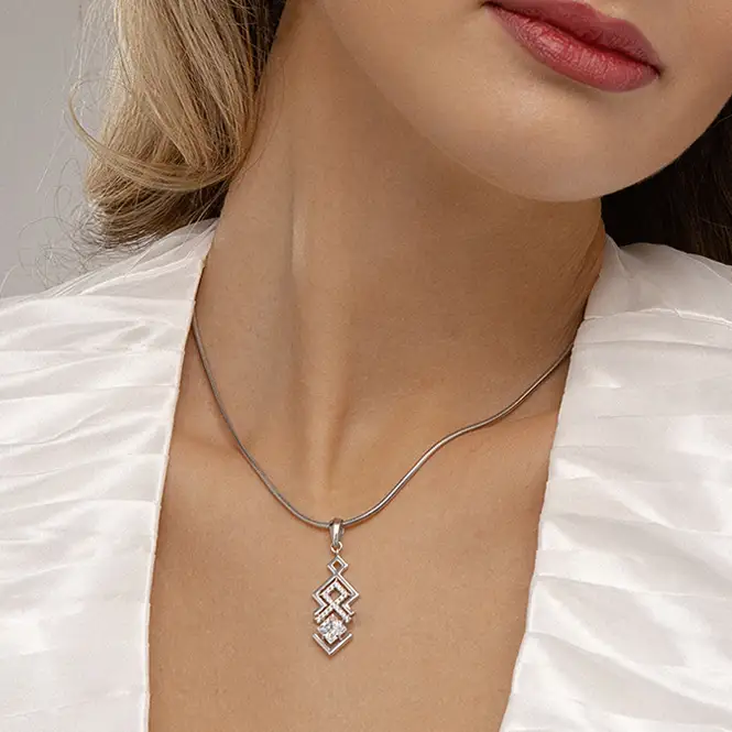 Серебряный кулон с фианитами