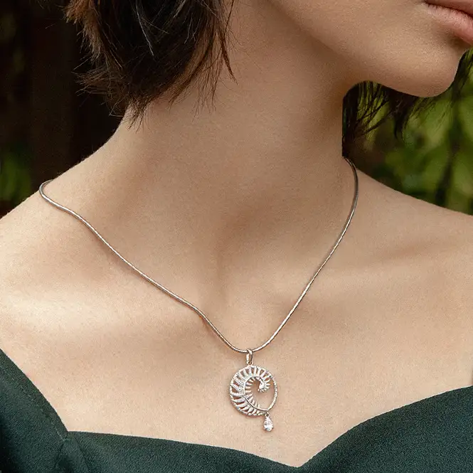 Серебряный кулон с фианитами