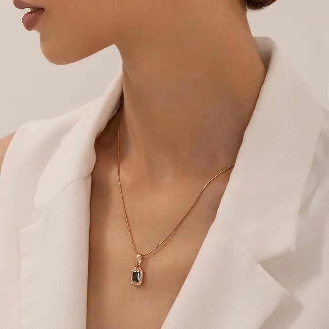 Золотой кулон с фианитами