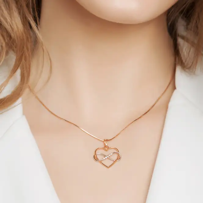 золотой кулон с фианитами