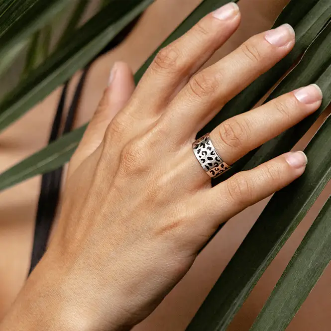 Серебряное кольцо с эмaлью