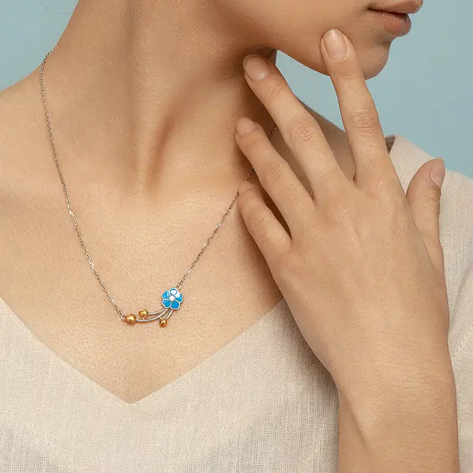 Серебряное колье с эмалью, фианитом и золочением