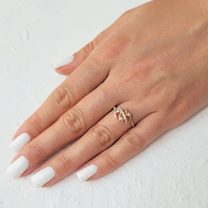 золотое кольцо с фианитами