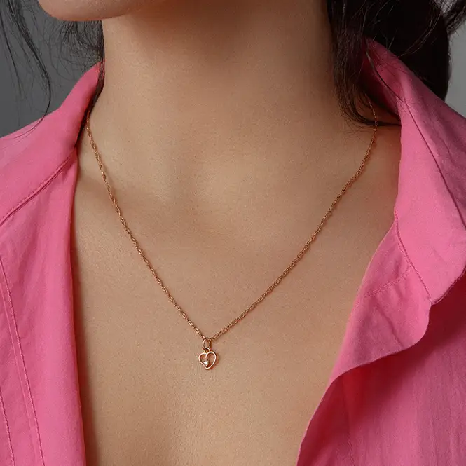 Золотой кулон с фианитом