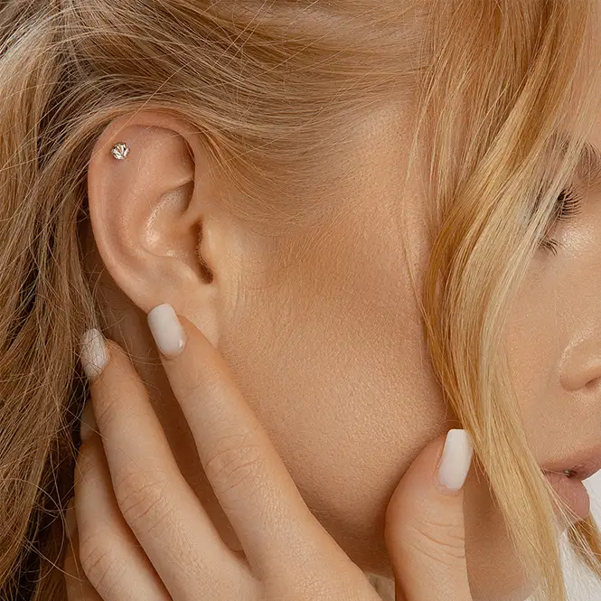 Серебряное украшение для пирсинга хряща уха 