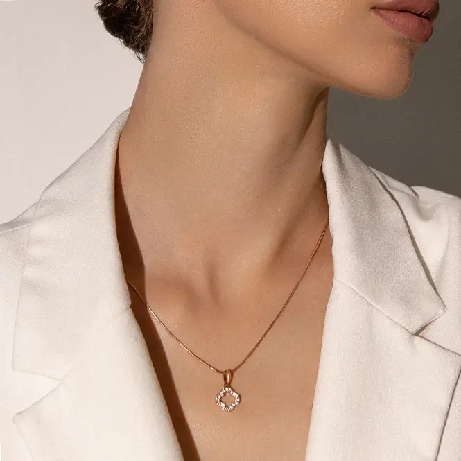 Золотой кулон с фианитами