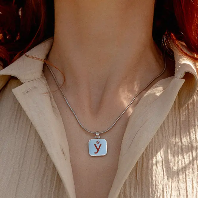 Серебряный кулон с эмалью "Ў"