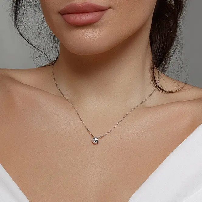 Серебряное колье с фианитом