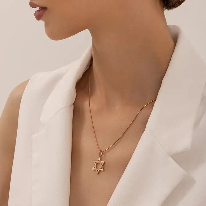 Золотой кулон с фианитами