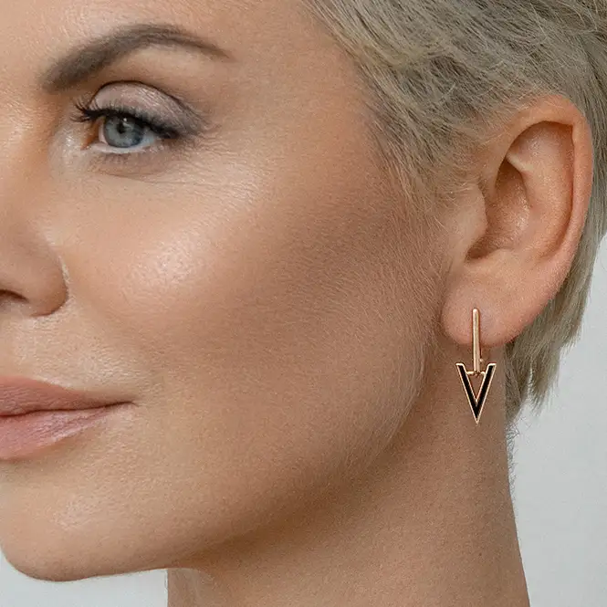 Золотые серьги с эмалью 